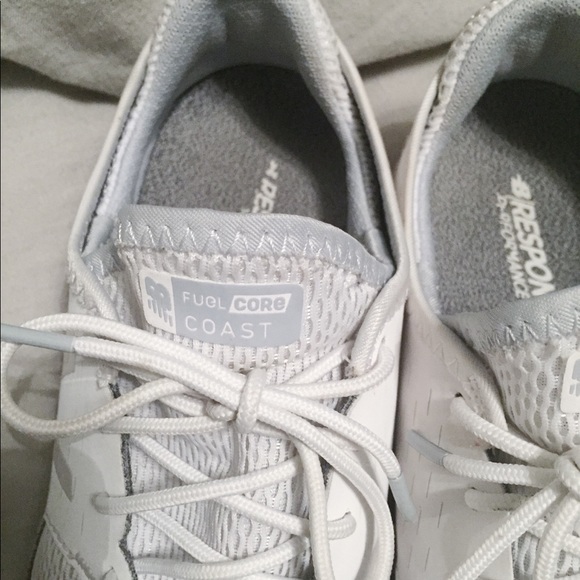White New Balance - Picture 3 of 4